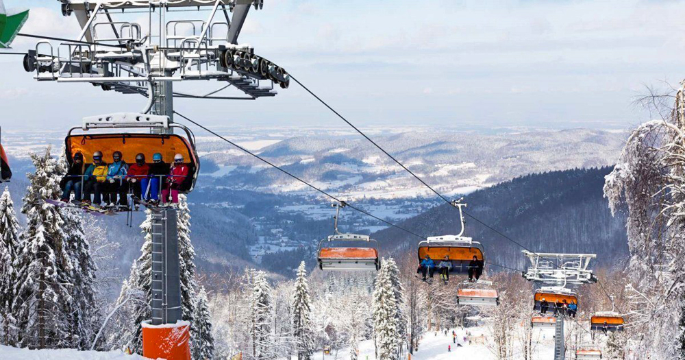 W tym sezonie narciarze stawiają na polskie stoki